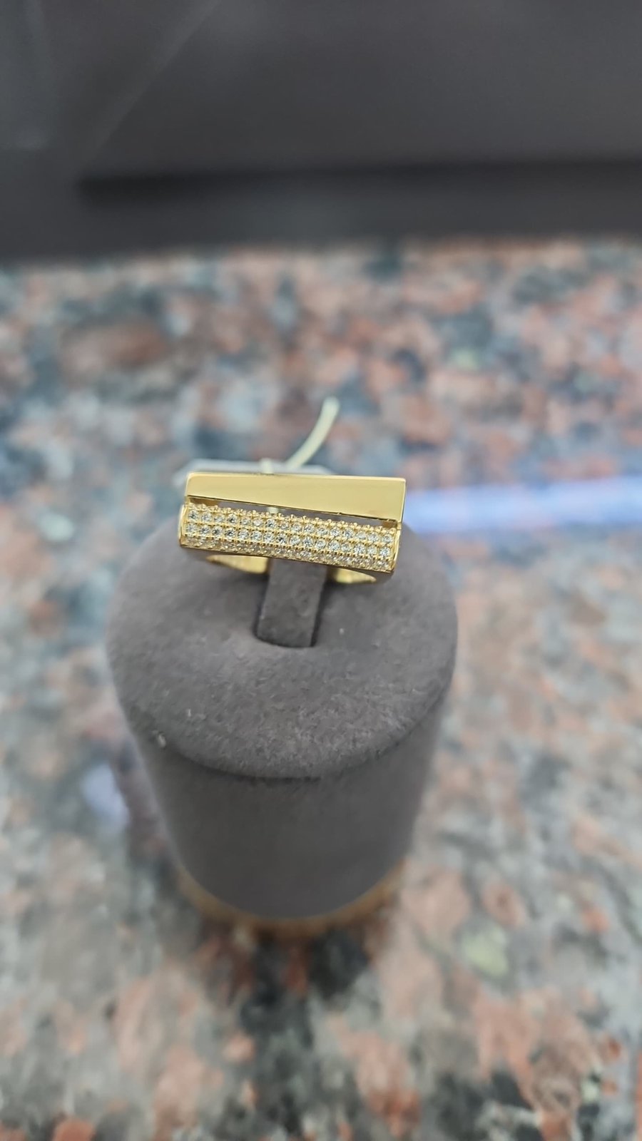 JUZ-585-1 811 Кольцо:Желтое Золото 18 Фианит 4,88г