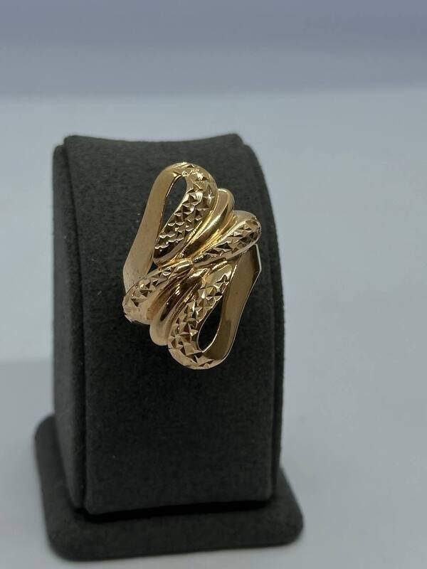 JUZ-585-6 086 Кольцо:Красное Золото 18,5 без камней 4,36г