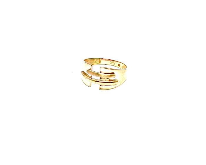 JUZ-585-3 271 Кольцо:Красное Золото 19 без камней 2,45г
