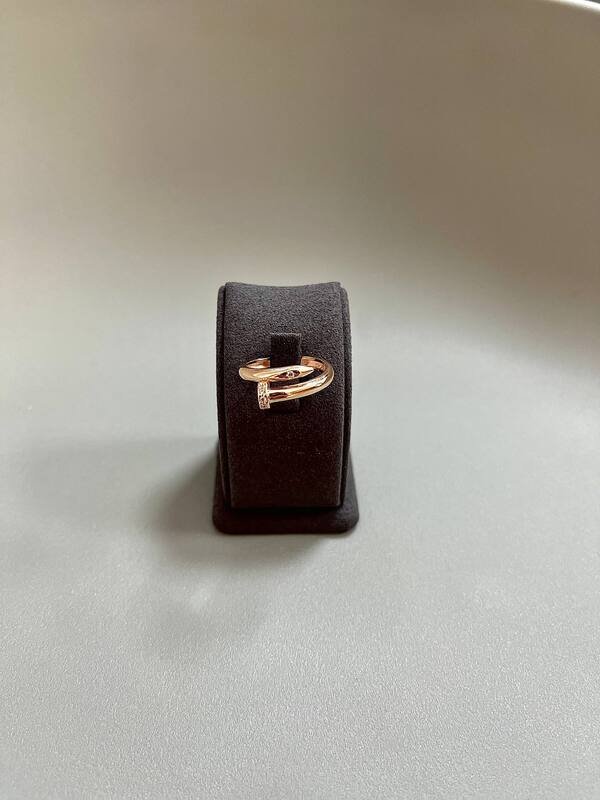 JUZ-585-3 319 Кольцо:Красное Золото 18,5 Фианит 2,15г