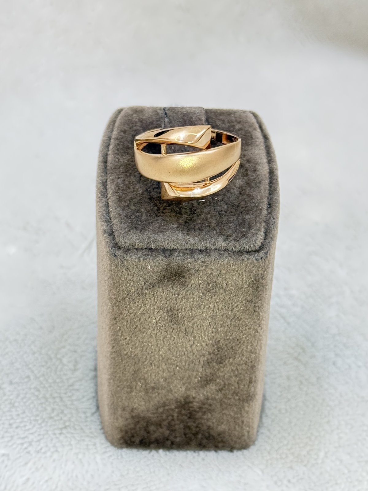 JUZ-585-00246 Кольцо:Золото 18 без камней 2,25г