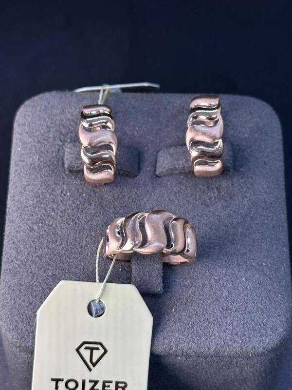 JUZ-585-8 836 Кольцо:Красное Золото 16,5 без камней 1,52г