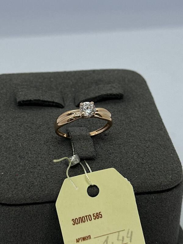 JUZ-585-6 403 Кольцо:Красное Золото 16,5 Фианит 1,48г