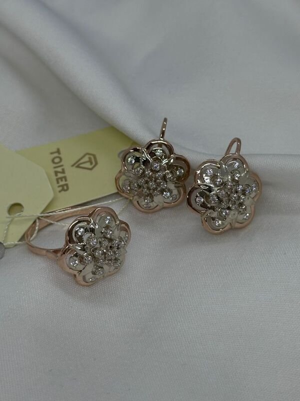JUZ-585-7 959 Кольцо:Красное Золото 19.5 Фианит 3,56г