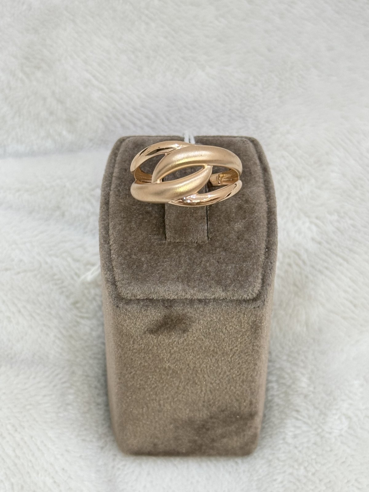 JUZ-585-00238 Кольцо:Золото 18 без камней 2,4г