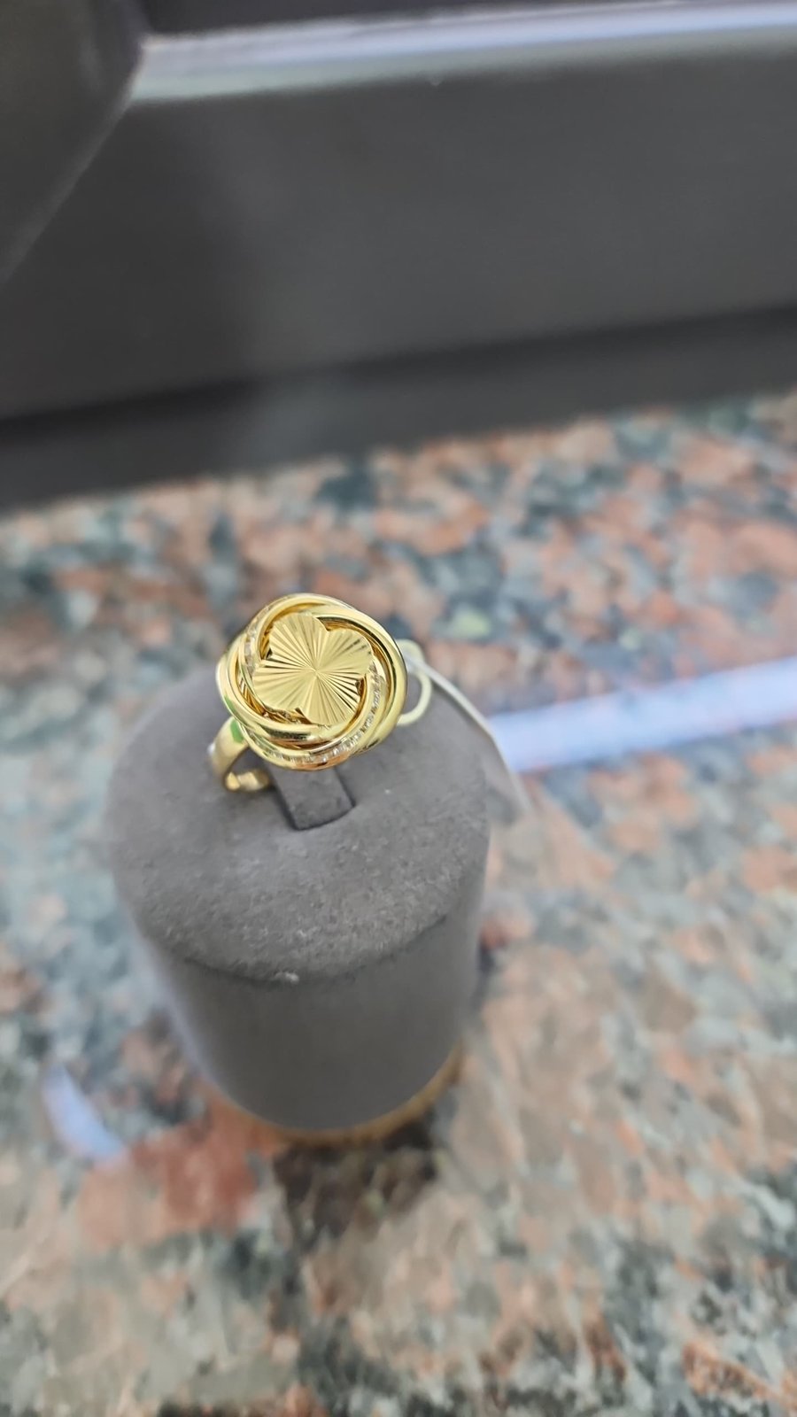 JUZ-585-1 797 Кольцо:Желтое Золото 18,5 Фианит 3,34г