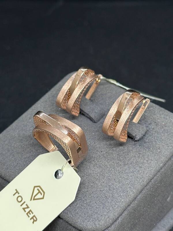 JUZ-585-9 522 Кольцо:Красное Золото 19.5 без камней 3,17г